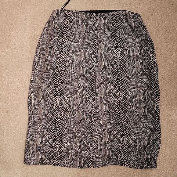 INC snakeskin print silk skirt - Picture 5 of 7